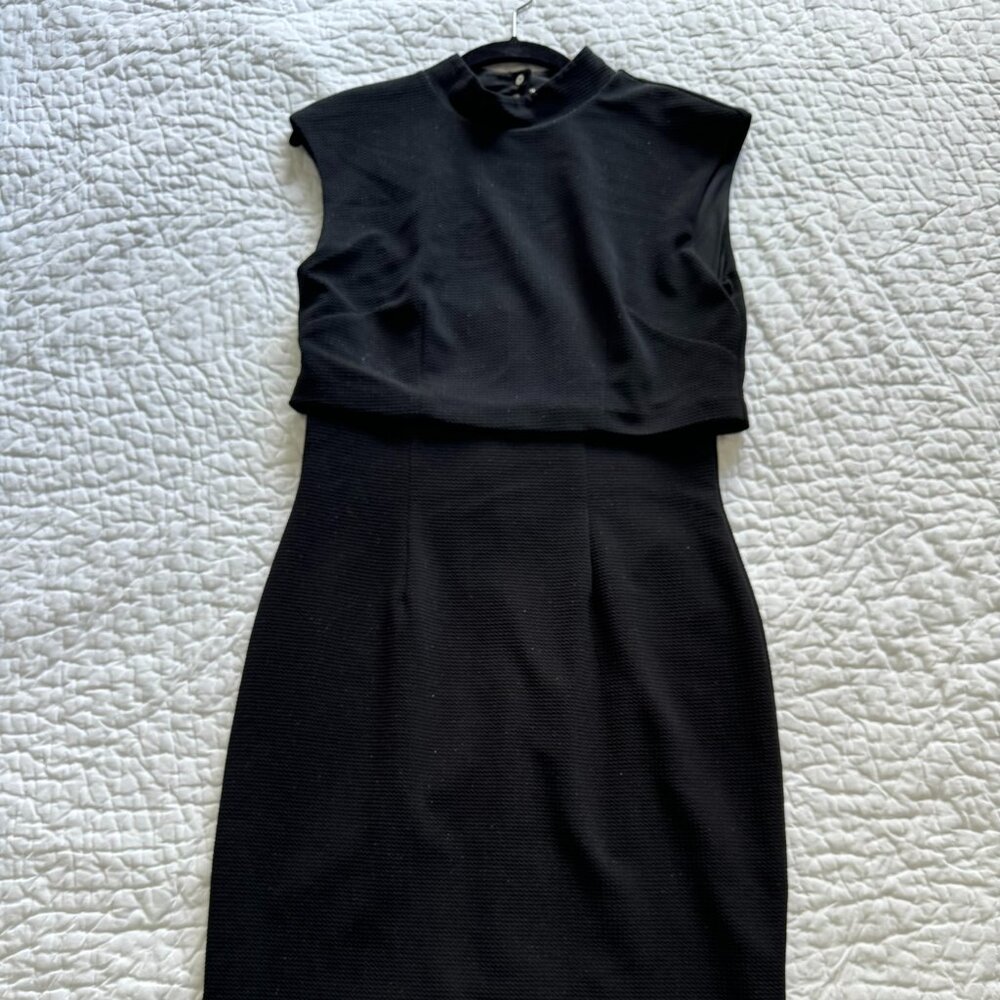 Slate & Willow Sleeveless Mock neck Textured 2-Tier Dress